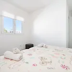 Assimetric, A Solo 50 Metros De La Playa
