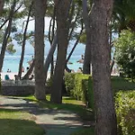 Assimetric, A Solo 50 Metros De La Playa