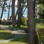 Assimetric, A Solo 50 Metros De La Playa